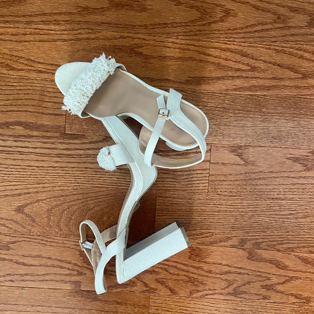 Cream Yoki Heels with Gold Detailing